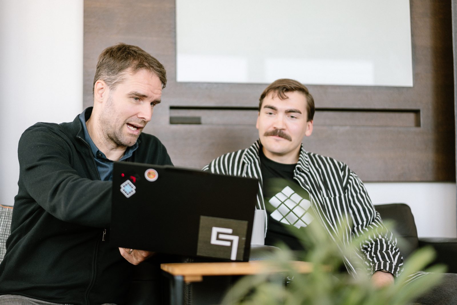 Two Sofokus experts looking at AI glossary
